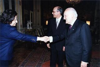 Prof. Enrico Malato, presidente della Salerno Editrice e direttore della Bibliografia generale della lingua e della letteratura italiana, con il Consiglio di amministrazione e il Consiglio direttivo della BIGLI, per il 25° anniversario di fondazione della Casa Editrice