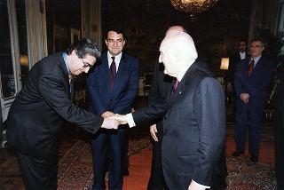 Prof. Enrico Malato, presidente della Salerno Editrice e direttore della Bibliografia generale della lingua e della letteratura italiana, con il Consiglio di amministrazione e il Consiglio direttivo della BIGLI, per il 25° anniversario di fondazione della Casa Editrice