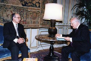 Prof. Enrico Malato, presidente della Salerno Editrice e direttore della Bibliografia generale della lingua e della letteratura italiana, con il Consiglio di amministrazione e il Consiglio direttivo della BIGLI, per il 25° anniversario di fondazione della Casa Editrice