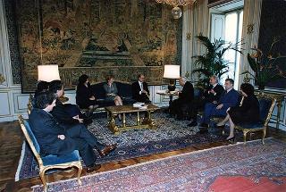 Prof. Enrico Malato, presidente della Salerno Editrice e direttore della Bibliografia generale della lingua e della letteratura italiana, con il Consiglio di amministrazione e il Consiglio direttivo della BIGLI, per il 25° anniversario di fondazione della Casa Editrice