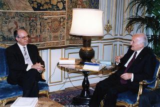 Prof. Enrico Malato, presidente della Salerno Editrice e direttore della Bibliografia generale della lingua e della letteratura italiana, con il Consiglio di amministrazione e il Consiglio direttivo della BIGLI, per il 25° anniversario di fondazione della Casa Editrice
