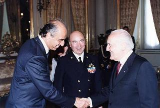 Amm. Guido Venturoni, Capo di Stato maggiore della Difesa, Mario Pescante, presidente del CONI, gli atleti insigniti del "Diploma d'Onore" e del "Collare al Merito Sportivo" per il 1997 e gli alteti che hanno partecipato ai Campionati mondiali militari del 1998