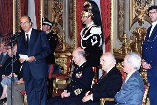 Amm. Guido Venturoni, Capo di Stato maggiore della Difesa, Mario Pescante, presidente del CONI, gli atleti insigniti del "Diploma d'Onore" e del "Collare al Merito Sportivo" per il 1997 e gli alteti che hanno partecipato ai Campionati mondiali militari del 1998