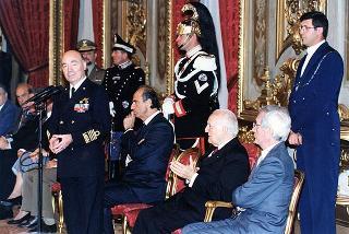 Amm. Guido Venturoni, Capo di Stato maggiore della Difesa, Mario Pescante, presidente del CONI, gli atleti insigniti del "Diploma d'Onore" e del "Collare al Merito Sportivo" per il 1997 e gli alteti che hanno partecipato ai Campionati mondiali militari del 1998