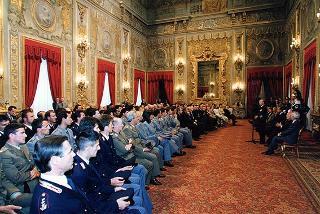 Amm. Guido Venturoni, Capo di Stato maggiore della Difesa, Mario Pescante, presidente del CONI, gli atleti insigniti del "Diploma d'Onore" e del "Collare al Merito Sportivo" per il 1997 e gli alteti che hanno partecipato ai Campionati mondiali militari del 1998