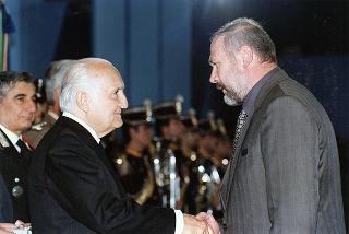 Roma: intervento del Presidente della Repubblica, in forma ufficiale, alla Festa della Polizia 1998