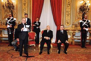 Cornelio Valetto, con una delegazione del Gruppo Anziani SAIAG