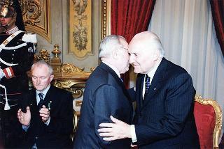 Cornelio Valetto, con una delegazione del Gruppo Anziani SAIAG