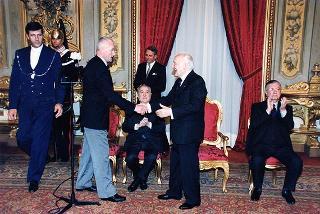 Cornelio Valetto, con una delegazione del Gruppo Anziani SAIAG