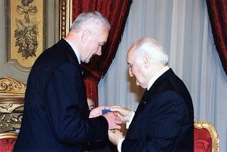 Cornelio Valetto, con una delegazione del Gruppo Anziani SAIAG