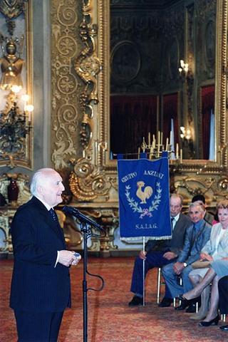 Cornelio Valetto, con una delegazione del Gruppo Anziani SAIAG