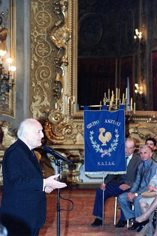 Cornelio Valetto, con una delegazione del Gruppo Anziani SAIAG