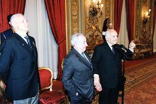 Cornelio Valetto, con una delegazione del Gruppo Anziani SAIAG
