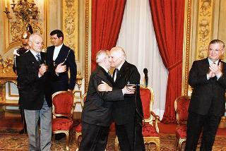 Cornelio Valetto, con una delegazione del Gruppo Anziani SAIAG