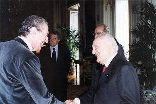 On. Andrea Sergio Garavini, con una delegazione dell'Unione nazionale lotta contro l'analfabetismo