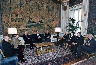 On. Andrea Sergio Garavini, con una delegazione dell'Unione nazionale lotta contro l'analfabetismo