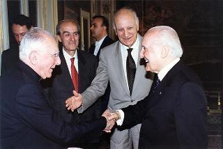 On. Prof. Paolo Barbi, luogotenente generale per l'Europa dell'Ordine Militare del Santissimo Salvatore e di Santa Brigida di Svezia, con alcuni esponenti dell'Ordine