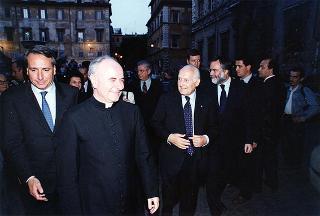 Roma, Chiesa di S. Maria in Trastevere: visita del Presidente della Repubblica alla Comunità di S. Egidio nel 30° anniversario di attività dell'Associazione