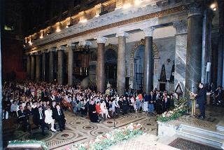Roma, Chiesa di S. Maria in Trastevere: visita del Presidente della Repubblica alla Comunità di S. Egidio nel 30° anniversario di attività dell'Associazione