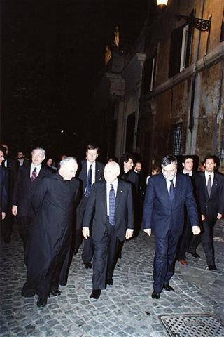 Roma, Chiesa di S. Maria in Trastevere: visita del Presidente della Repubblica alla Comunità di S. Egidio nel 30° anniversario di attività dell'Associazione