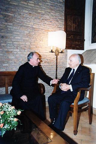 Roma, Chiesa di S. Maria in Trastevere: visita del Presidente della Repubblica alla Comunità di S. Egidio nel 30° anniversario di attività dell'Associazione