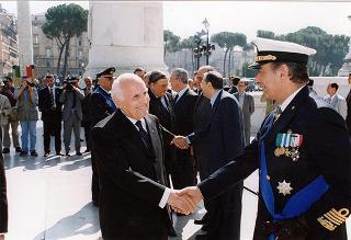 Roma, Altare della Patria: deposizione di una corona d'alloro da parte del Presidente della Repubblica in occasione della Festa Nazionale della Repubblica