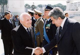 Roma, Altare della Patria: deposizione di una corona d'alloro da parte del Presidente della Repubblica in occasione della Festa Nazionale della Repubblica