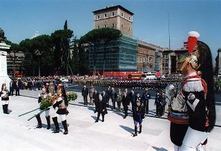 Roma, Altare della Patria: deposizione di una corona d'alloro da parte del Presidente della Repubblica in occasione della Festa Nazionale della Repubblica