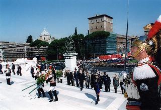 Roma, Altare della Patria: deposizione di una corona d'alloro da parte del Presidente della Repubblica in occasione della Festa Nazionale della Repubblica