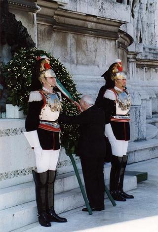 Roma, Altare della Patria: deposizione di una corona d'alloro da parte del Presidente della Repubblica in occasione della Festa Nazionale della Repubblica