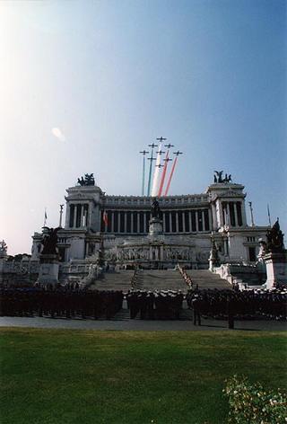 Roma, Altare della Patria: deposizione di una corona d'alloro da parte del Presidente della Repubblica in occasione della Festa Nazionale della Repubblica