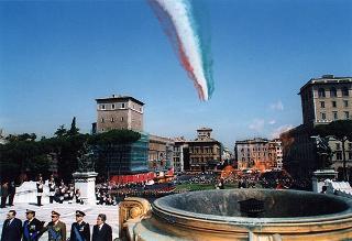 Roma, Altare della Patria: deposizione di una corona d'alloro da parte del Presidente della Repubblica in occasione della Festa Nazionale della Repubblica