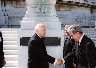 Roma, Altare della Patria: deposizione di una corona d'alloro da parte del Presidente della Repubblica in occasione della Festa Nazionale della Repubblica