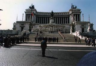 Roma, Altare della Patria: deposizione di una corona d'alloro da parte del Presidente della Repubblica in occasione della Festa Nazionale della Repubblica