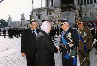 Roma, Altare della Patria: deposizione di una corona d'alloro da parte del Presidente della Repubblica in occasione della Festa Nazionale della Repubblica