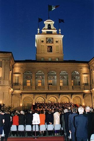 Quirinale Cortile d'Onore: Concerto dell'Orchestra Sinfonica Nazionale della RAI e del Coro dell'Accademia Nazionale di Santa Cecilia, diretti dal Maestro Gianluigi Gelmetti, in occasione della Festa Nazionale della Repubblica