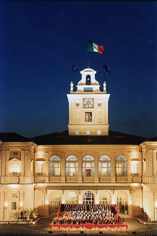Quirinale Cortile d'Onore: Concerto dell'Orchestra Sinfonica Nazionale della RAI e del Coro dell'Accademia Nazionale di Santa Cecilia, diretti dal Maestro Gianluigi Gelmetti, in occasione della Festa Nazionale della Repubblica