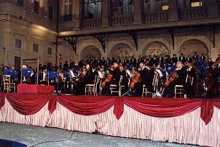 Quirinale Cortile d'Onore: Concerto dell'Orchestra Sinfonica Nazionale della RAI e del Coro dell'Accademia Nazionale di Santa Cecilia, diretti dal Maestro Gianluigi Gelmetti, in occasione della Festa Nazionale della Repubblica