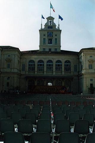 Quirinale Cortile d'Onore: Concerto dell'Orchestra Sinfonica Nazionale della RAI e del Coro dell'Accademia Nazionale di Santa Cecilia, diretti dal Maestro Gianluigi Gelmetti, in occasione della Festa Nazionale della Repubblica