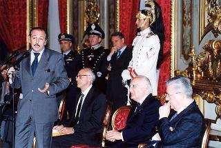 Lorenzo Del Boca, presidente della Federazione nazionale della stampa italiana, con una delegazione di partecipanti alle celebrazioni del 90° anniversario di fondazione della FINSI