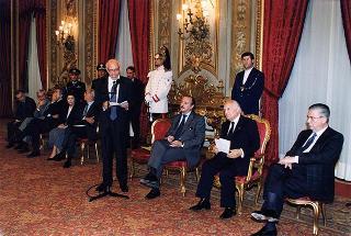 Lorenzo Del Boca, presidente della Federazione nazionale della stampa italiana, con una delegazione di partecipanti alle celebrazioni del 90° anniversario di fondazione della FINSI