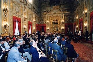 Lorenzo Del Boca, presidente della Federazione nazionale della stampa italiana, con una delegazione di partecipanti alle celebrazioni del 90° anniversario di fondazione della FINSI