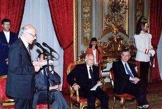 Lorenzo Del Boca, presidente della Federazione nazionale della stampa italiana, con una delegazione di partecipanti alle celebrazioni del 90° anniversario di fondazione della FINSI