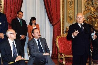 Lorenzo Del Boca, presidente della Federazione nazionale della stampa italiana, con una delegazione di partecipanti alle celebrazioni del 90° anniversario di fondazione della FINSI
