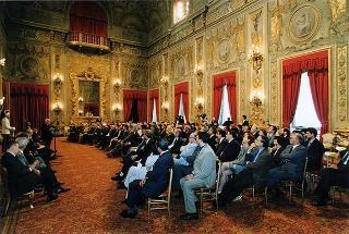 Lorenzo Del Boca, presidente della Federazione nazionale della stampa italiana, con una delegazione di partecipanti alle celebrazioni del 90° anniversario di fondazione della FINSI