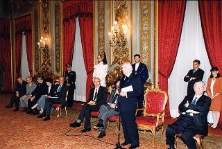 Lorenzo Del Boca, presidente della Federazione nazionale della stampa italiana, con una delegazione di partecipanti alle celebrazioni del 90° anniversario di fondazione della FINSI