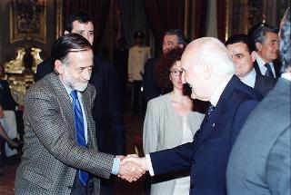 Lorenzo Del Boca, presidente della Federazione nazionale della stampa italiana, con una delegazione di partecipanti alle celebrazioni del 90° anniversario di fondazione della FINSI