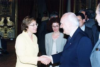 Lorenzo Del Boca, presidente della Federazione nazionale della stampa italiana, con una delegazione di partecipanti alle celebrazioni del 90° anniversario di fondazione della FINSI