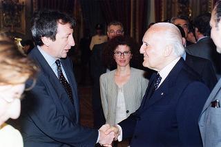 Lorenzo Del Boca, presidente della Federazione nazionale della stampa italiana, con una delegazione di partecipanti alle celebrazioni del 90° anniversario di fondazione della FINSI