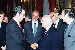Lorenzo Del Boca, presidente della Federazione nazionale della stampa italiana, con una delegazione di partecipanti alle celebrazioni del 90° anniversario di fondazione della FINSI